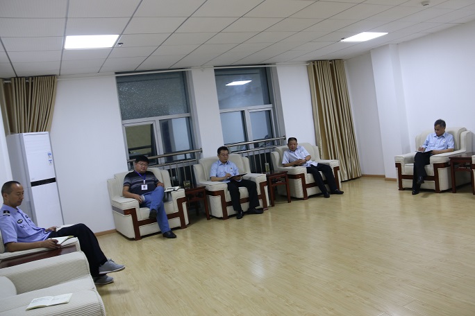 召开碰头会.JPG 召开碰头会.JPG